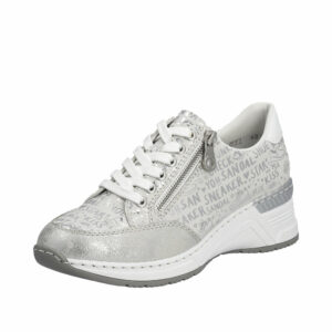 Rieker sneakers til dame i hvid med sølv detaljer og lynlås. Dertil antistress og kilehæl.
