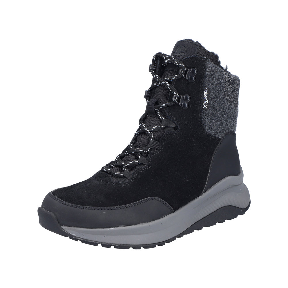 Rieker vinterstøvle til dame i sort med varm foring og Rieker-Tex samt udtagelig sål og ydersål med metalpigge