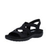 Rieker sandal til dame i sort med elastik og stødabsorberende sål samt elegant detalje